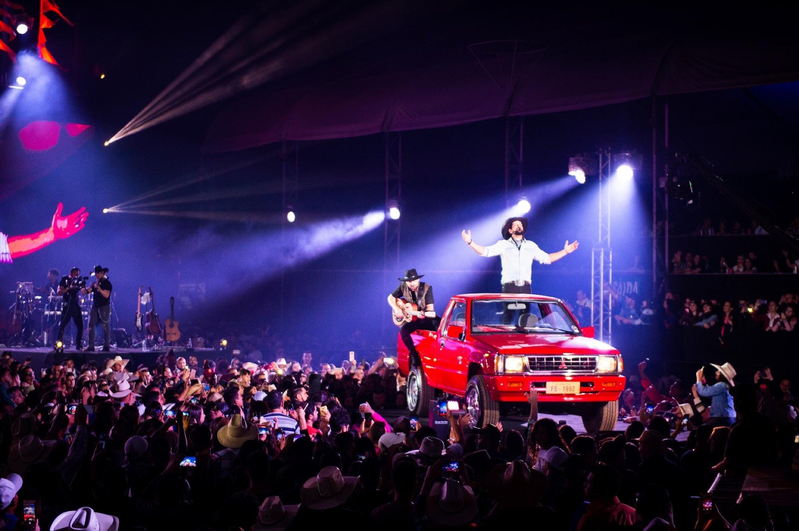 You are currently viewing Show de Fernando e Sorocaba tem participação de rara Mitsubishi L200